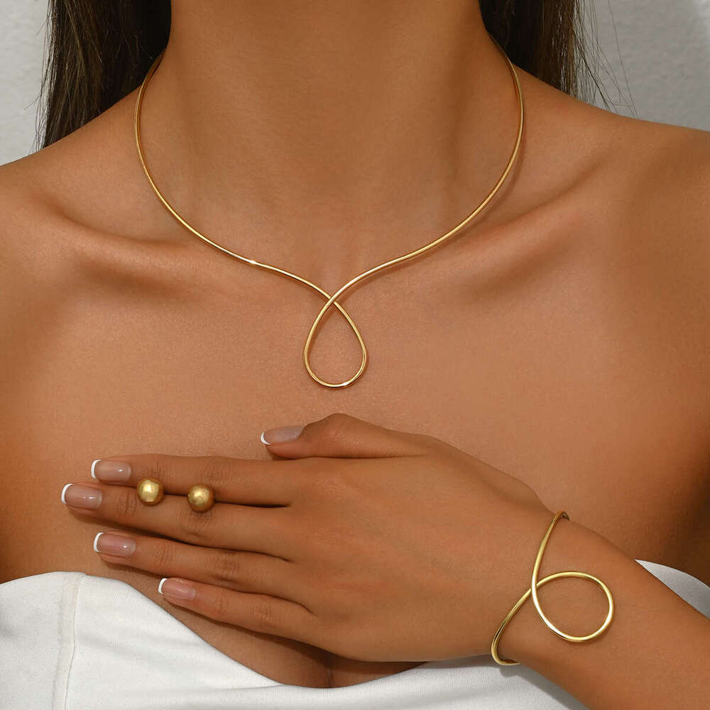 Boucles d'oreilles de collier de style géométrique
