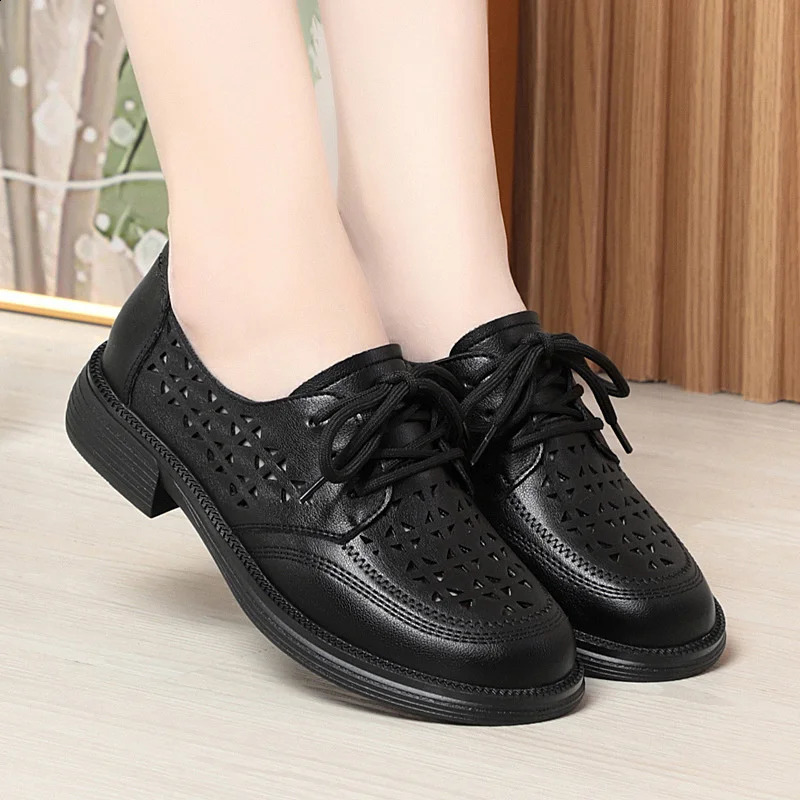 Printemps haut rond en cuir souple femmes rétro creux à lacets mère chaussures doux confort talon bas casual unique chaussure 250815