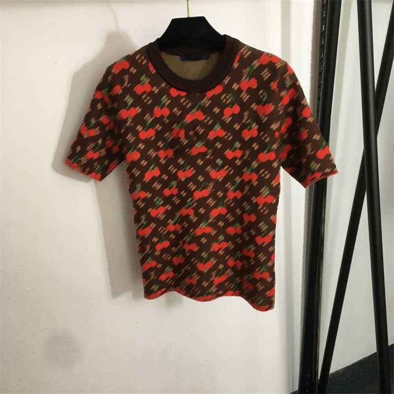 Logo Jacquard Designer T-shirt Femmes Red Cherry Tripted Tshirt à manches courtes Round Cou Sports extérieurs T-shirt de mode respirant