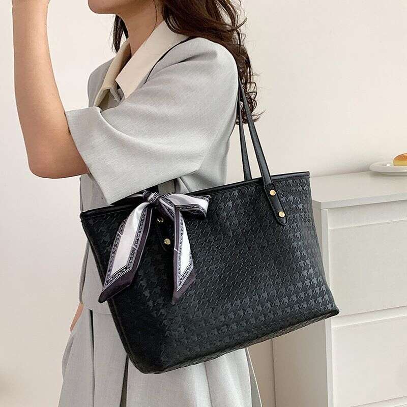 2024 New Large Capacity Women's Small Versatile, Fashionable Shoulder Bag, Commuting and Leisure Handheld Tote Bag