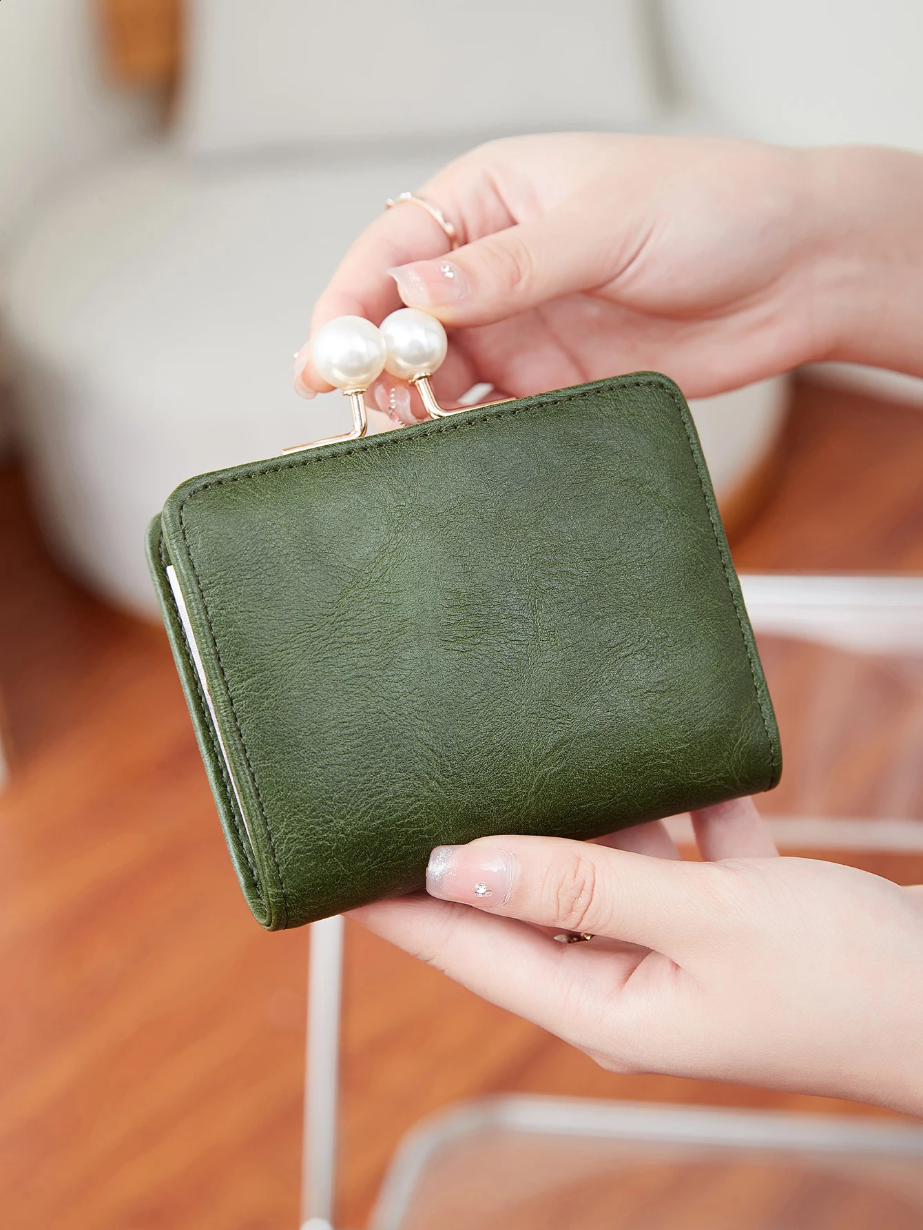 Womens Wallet Short Compact Three Layer LargeCapacity Retro Pearl Wallet High QualityPU Leather Multi Card Seat/Coin ZeroWallet 250814