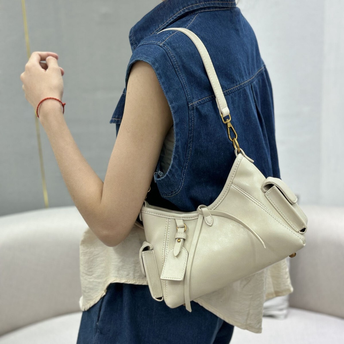 Guangzhou New Fashion Versatile Single Shoulder Crossbody for Women High-end Handheld Underarm Bag Gift