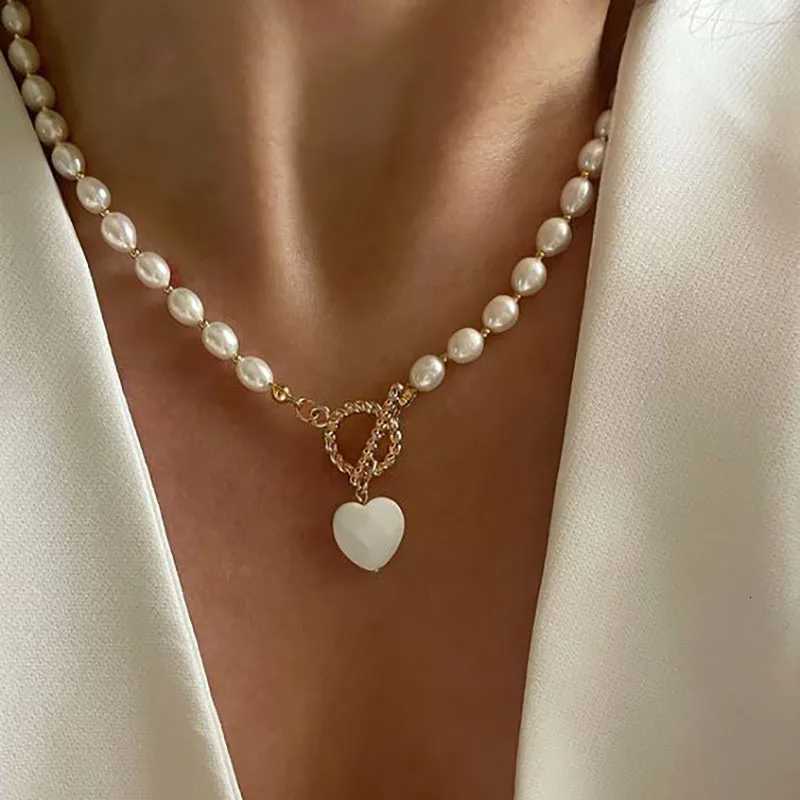 Bijoux 3D coquille de coeur Collier pendant Imitation irrégulière Chaîne de perles Unique Femmes Valentin Collier de mode N0436 XJ250816