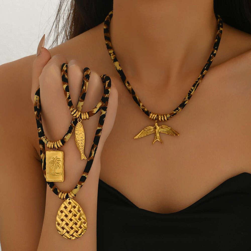 Trendy Women's Jewelry Niche Geometric Pendant Design Leopard Print Rope Versatile High-end Sense Necklace for Women