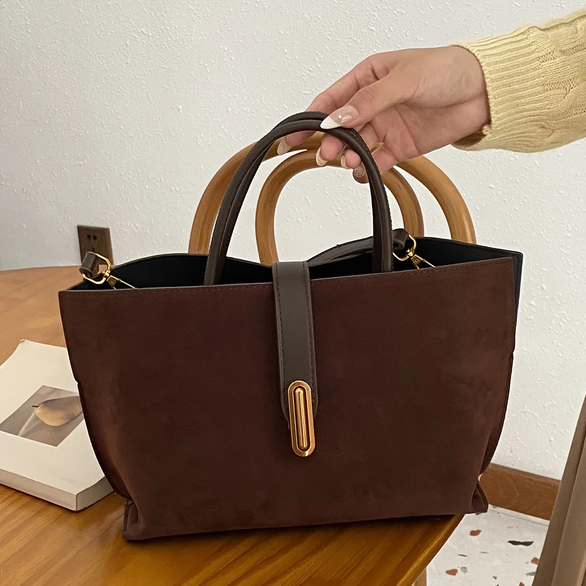 Small sense daily retro large capacity tote bag fashion messenger bag classic casual solid color womens shoulder bag 250815