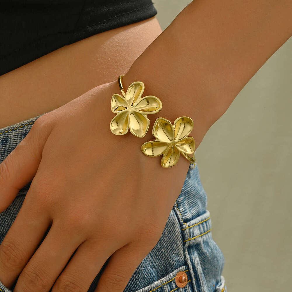 Wind Women's High-end Floral Design Adjustable Open Bracelet Niche Versatile Women