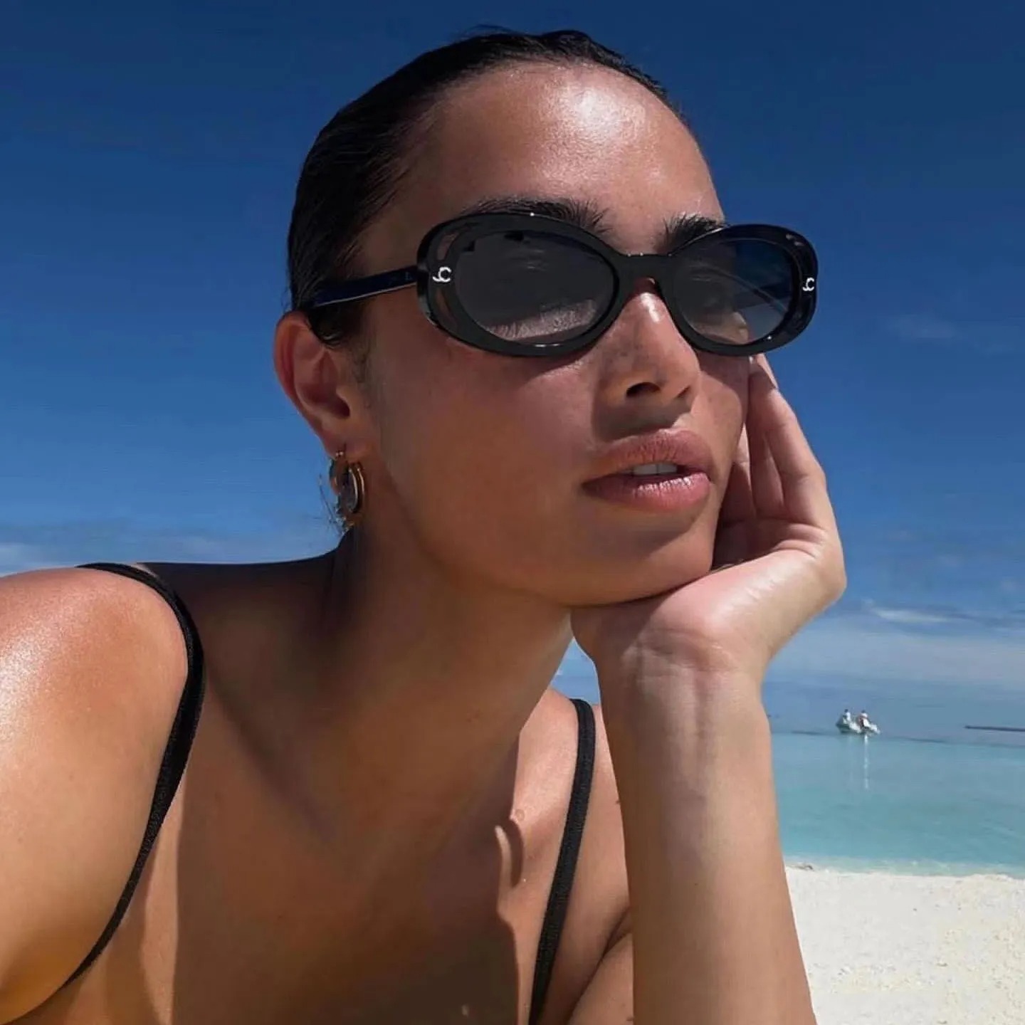 Designer sunglasses women's fashion high class gold luxury letter temples oval frame sunglasses outdoor UV protection travel shopping trend hol