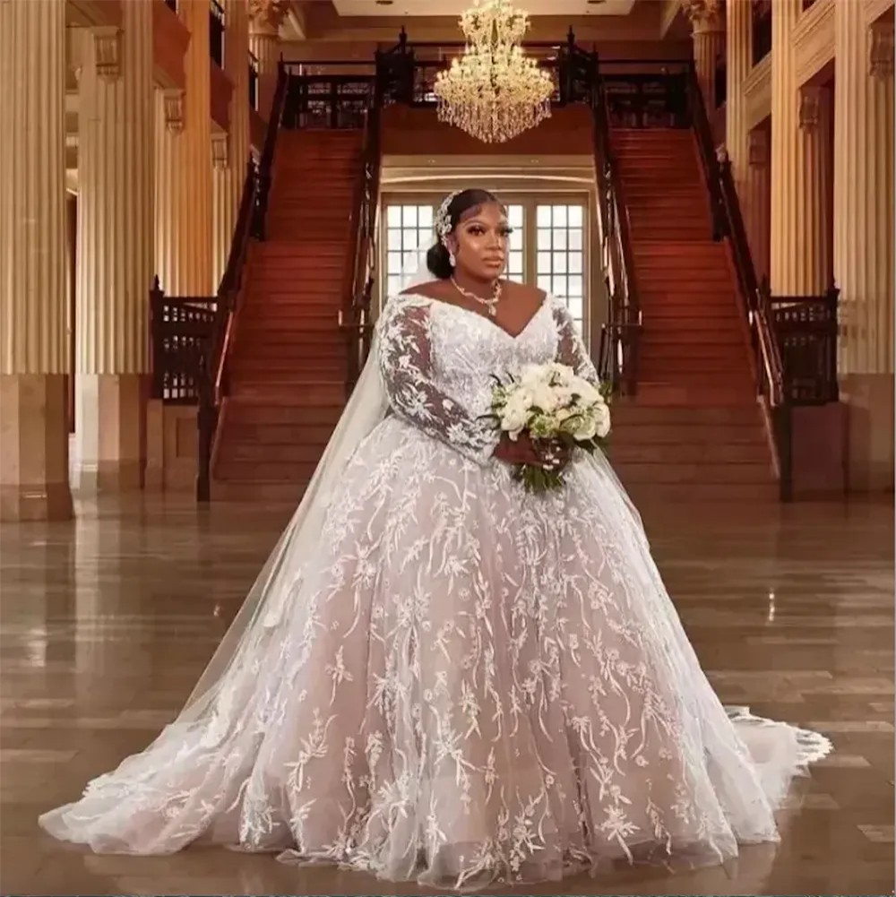 Champagne Plus Size Wedding Dresses Long Sleeves Bridal Gowns V Neck Beads Lace Applique Beach Custom Made Court Train Chic A Line Robes De