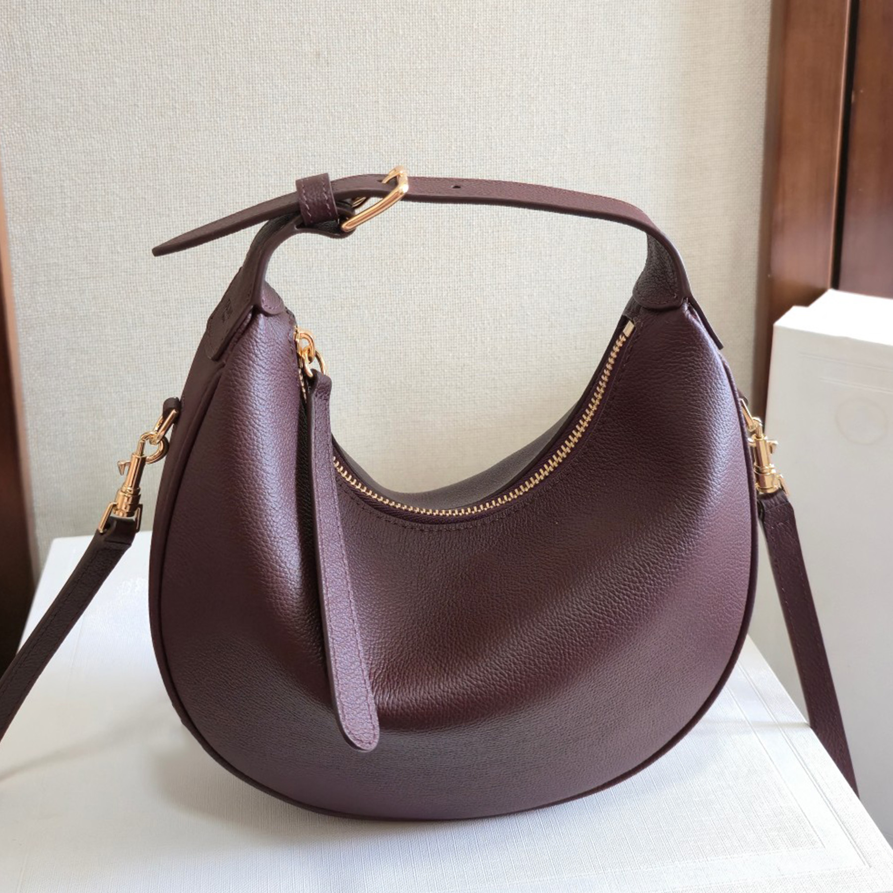 New 10A Teen Shoulder Bag Luxury Designer Soft Genuine Leather Crossbody Bag Golden Hardware Handbag Zipped Closure Clutch Bag Adjustable Handle Tot