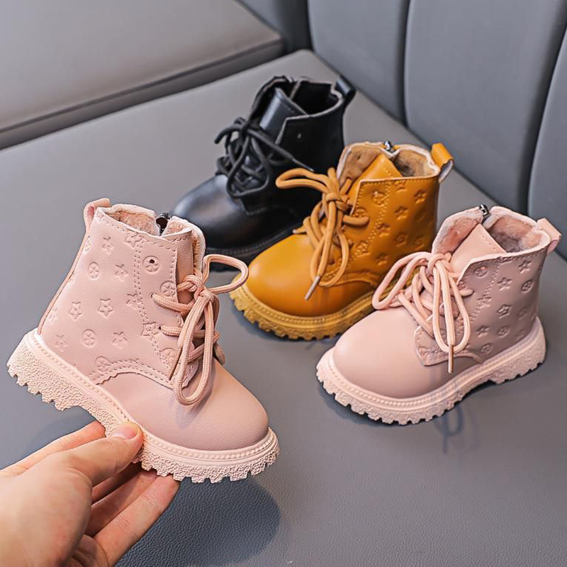 Bottes pour enfants Bottes de mode Boots d'automne Boys British British Short Kidszworld Kids Girl Boots Boots Boots Boots Boots Enfants Chaussur