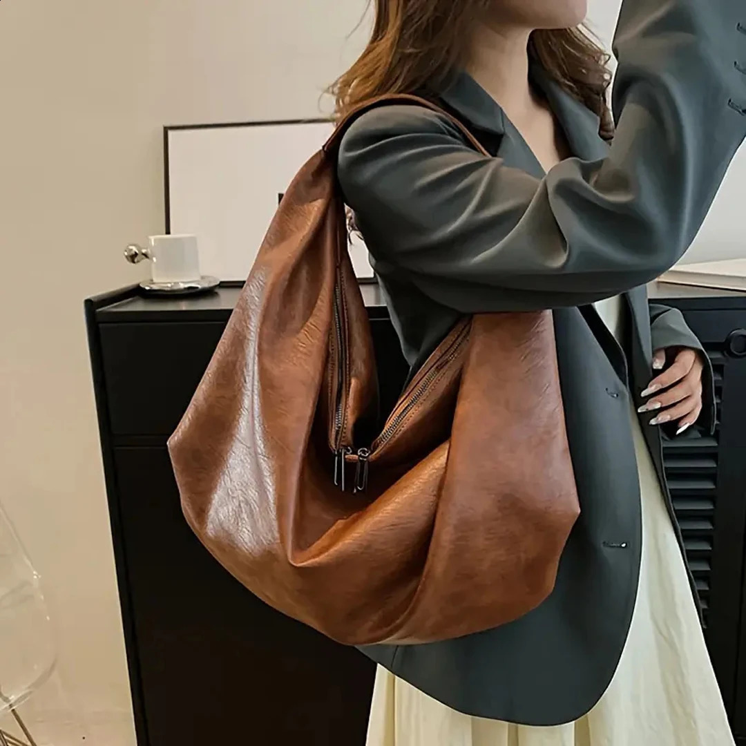 Large capacity underarm shoulder bag for womens casual and minimalist dumpling bag fashionable and versatile commuting bag 250815