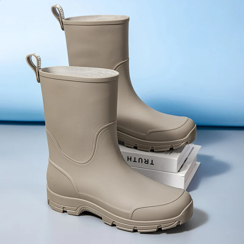 Bottes de pluie pour femmes.À la mode pour l'usure en plein air.Étanche.À mi-mollet.Grandes tailles disponibles.Résistant aux glissières.Semelle