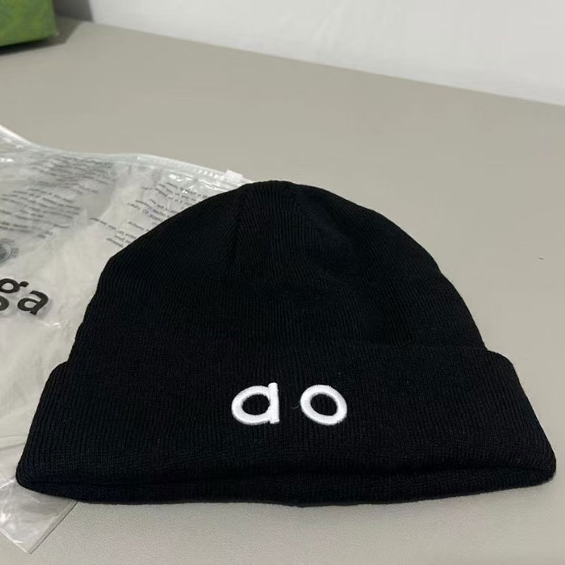 Brand designer knitted hat, black brim cap, AI embroidered wool hat, warm hat, autumn and winter fashionable women's boundless hat, woolen hat