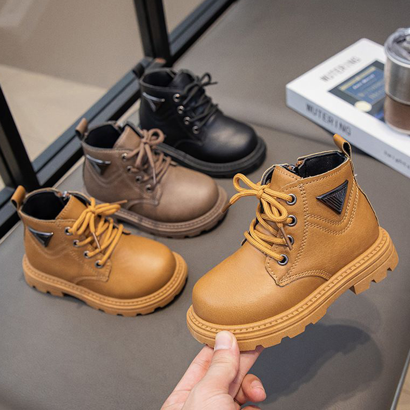 2025 AUTOMNE NOUVELLE TODDLER BOOTS COURTS POUR LES ENFANTS BOOTS DE MOTOCYLEMENT DE MOTOCYLEMENT TRORANGULAIR
