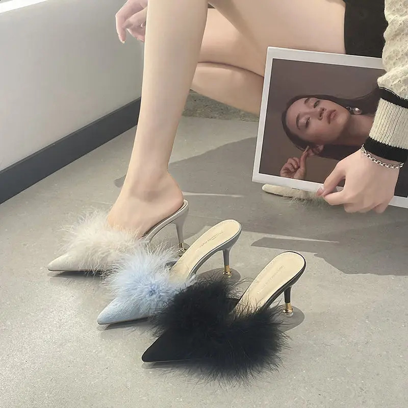 Sandales Chaussures en caoutchouc pour femmes talons à talons au large des mules blanches Femme Slippers Fluffy Fuzzy Furry Footwear F VIP 250812