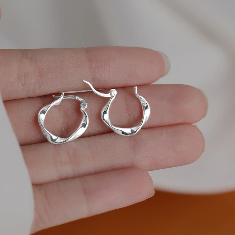 925 Boucles d'oreilles de cerceau simples en argent sterling pour les femmes Européen Unisexe Piercing Rock Bijoux Ear Boucles 250815