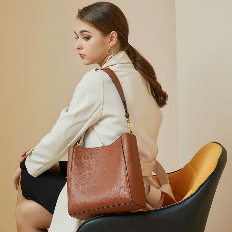 Printemps / été Nouveau sac à bandoulière de grande capacité pour femmes en cuir authentique en cuir de grande capacité
