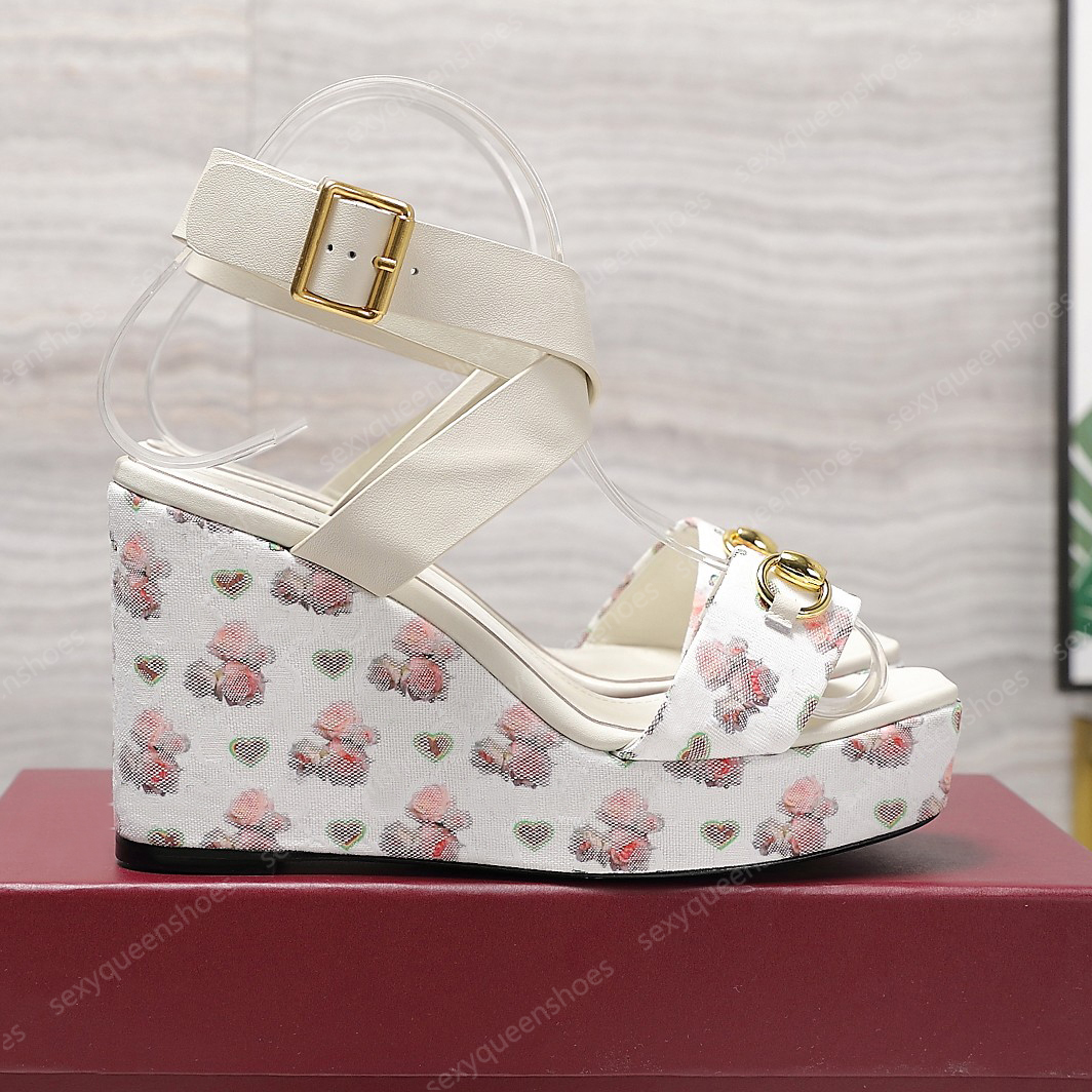 Fashion coin talons sandales femme toile de fête imprimée chaussures de luxe décontractées chaussures plate-forme talon la cheville boucle classi