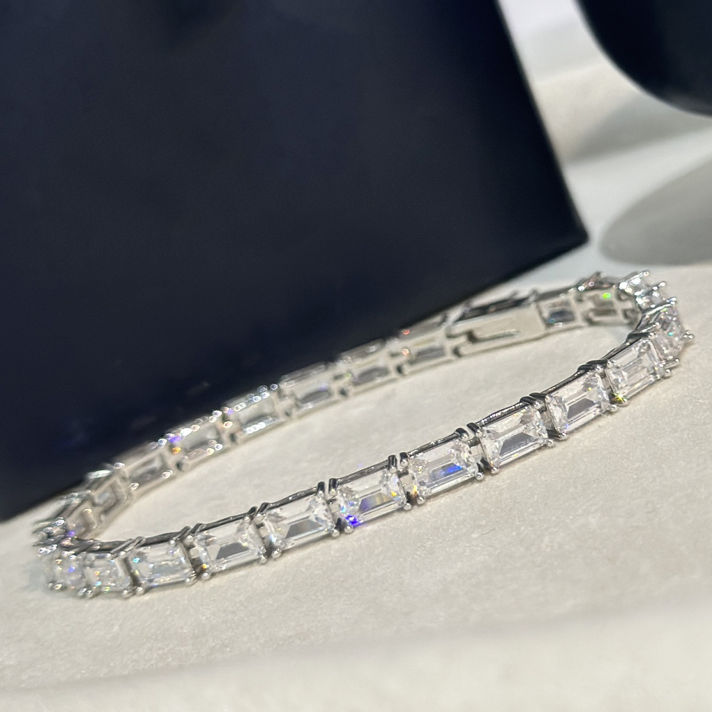 Bracelet de diamant de créateur en acier en titane avec des diamants qui ne s'estompent jamais, taille de mode de taille de qualité supérieure 17