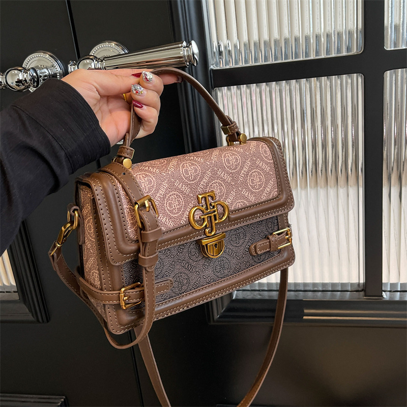 Luxury Brand Designer Bag High-End Crossbody Bag For Women, Niche Light Luxury Small Bag, New European And American Retro Fashion Small Square Bag,