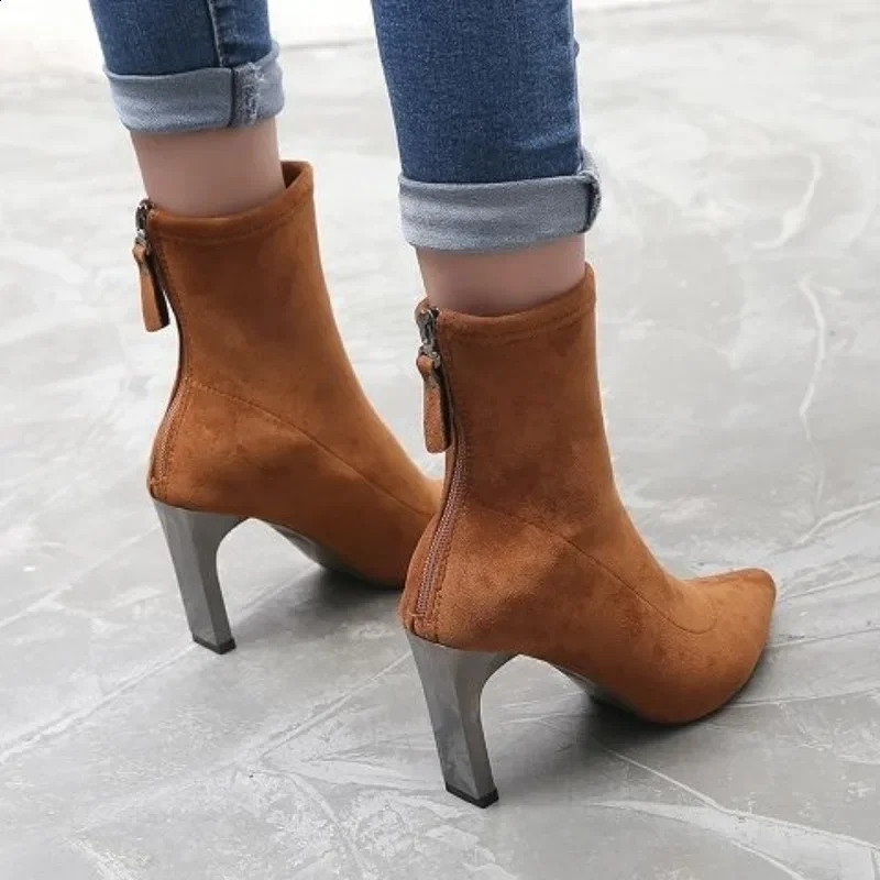 Chaussures courtes femelles pointues Bottes de chaussures de mode de mode élastique Y2k chic et élégant sur la promotion Boots de cheville pour f