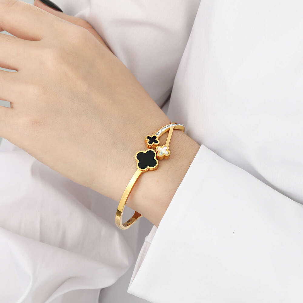 25 New Clover Bracelet For Women Luxury Designer jewelry double-layer 4 Leaf Bracelet 18K Gold Silver Plate Agate Diamond Fashion Chain Wedding Gift