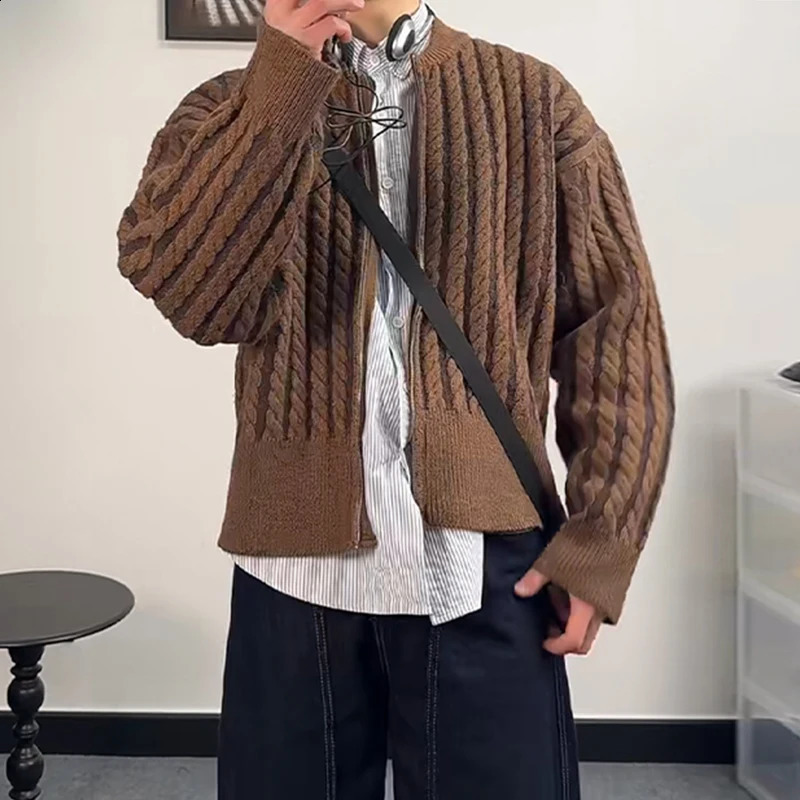 Crochet tricot à crochet Moupes pour hommes 2025 Automne Casual Slim Fit Knit Tops Men Men à la mode Sweatercoats 250813