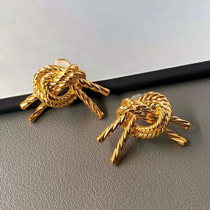 2024 Fashion Irregular Metal Gold Color Knot Earrings for Women Vintage Exaggerated Geometric Jewelry Wedding Party 250811