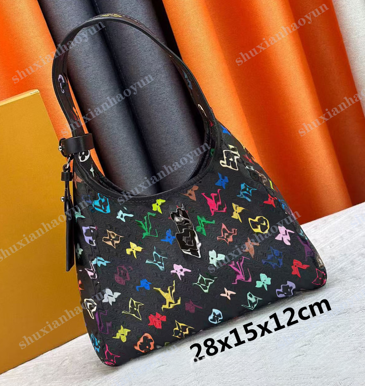 25ss Casual Simple Vintage Crossbody Bag For Women With Stylish Minimalist Solid Color And High-End Leather Luxury Fashion Show