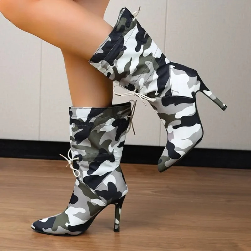 Bottes de mollet à orteil point pointu pour les femmes Camouflage imprimé tallutto lacet up chaussures de femmes talons hauts botas mujer 250815