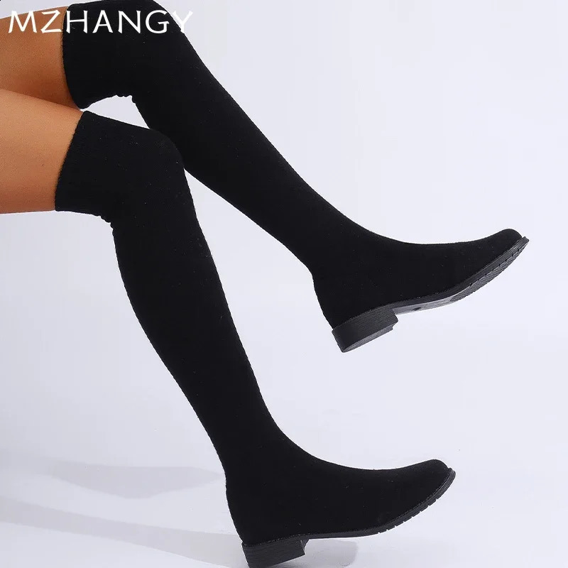 Femmes tricoter des bottes hautes plates sur les chaussures de genou femme Tendance mode robe confortable Bottes de marche de marche Mujer Chelse