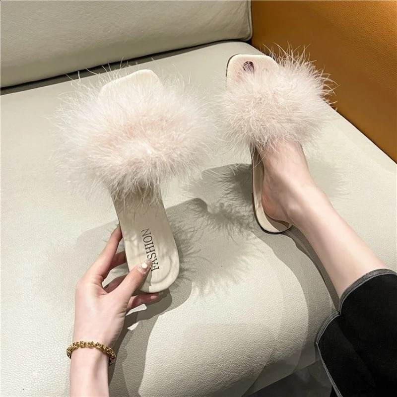 Furry Flat Indoor Fluffy Sandals Off White Woman Slippers Black Fuzzy Summer Slides Shoes for Women B Casual Vip 39 Sale Y 250812