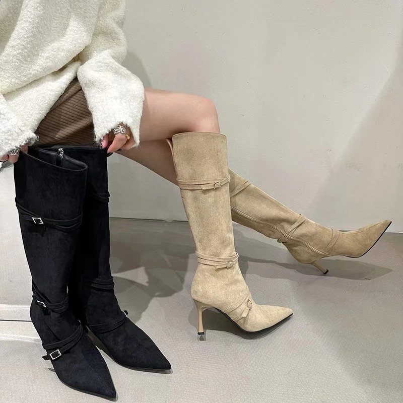 Les femmes vintage pointues pointues bottes de genou ouest-hauteur chauds courts en peluche