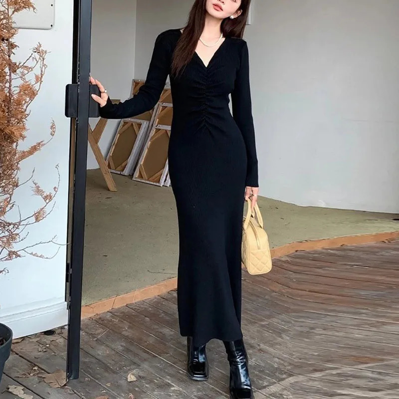 Français plis vneck robes en tricot femelle élégante streetwear slim maxi robe femme fashion tempérament fête longue 250801