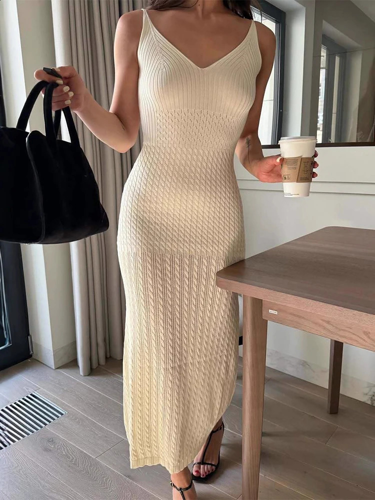 Trendix Autumn tricot Long Robe Femmes hautes Patchwork Patchwork Hollow Out Robes sans manches V Couche sexy Backless Knitwear 250801