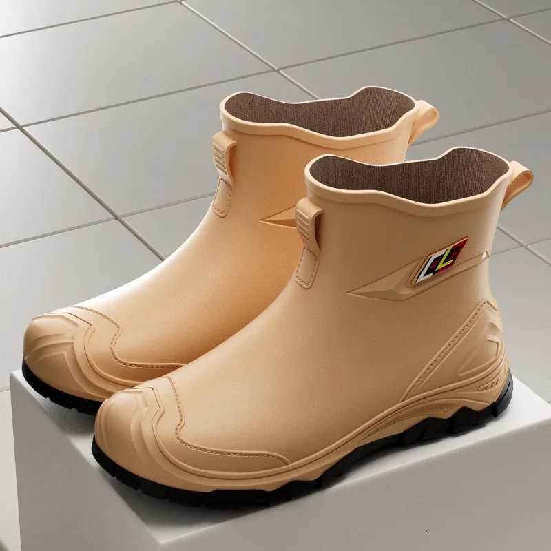 Chaussures de pluie antidérapante à la mode pour hommes 2025 Nouveau imperméable Bottes de pluie courte des chaussures d'eau mâle extérieure chau