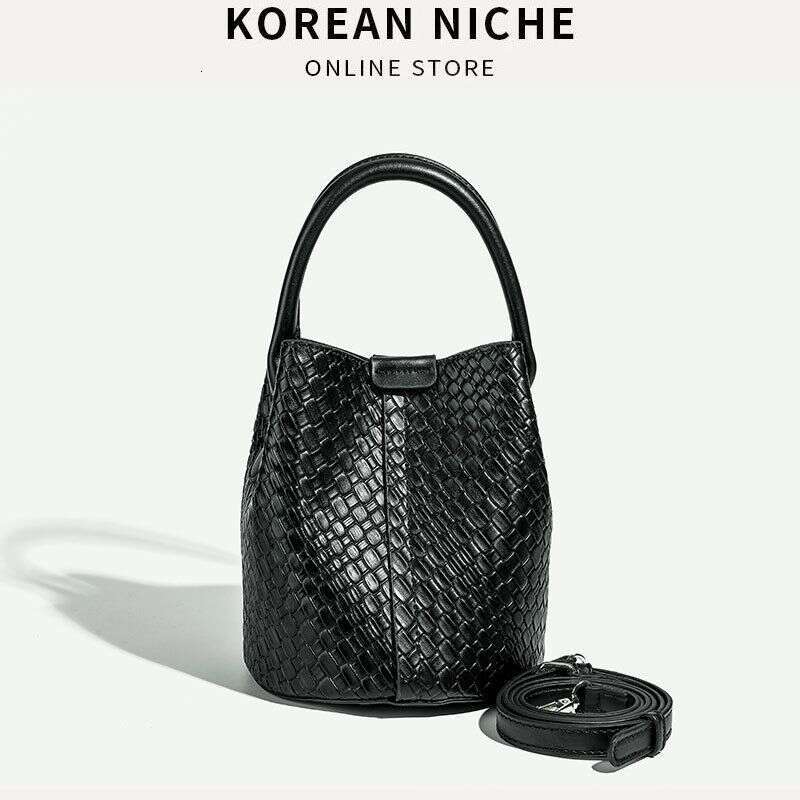 French Fashion Woven Bucket 2025 New High-End Soft Leather Handbag Stylish Versatile Shoulder Crossbody Bag