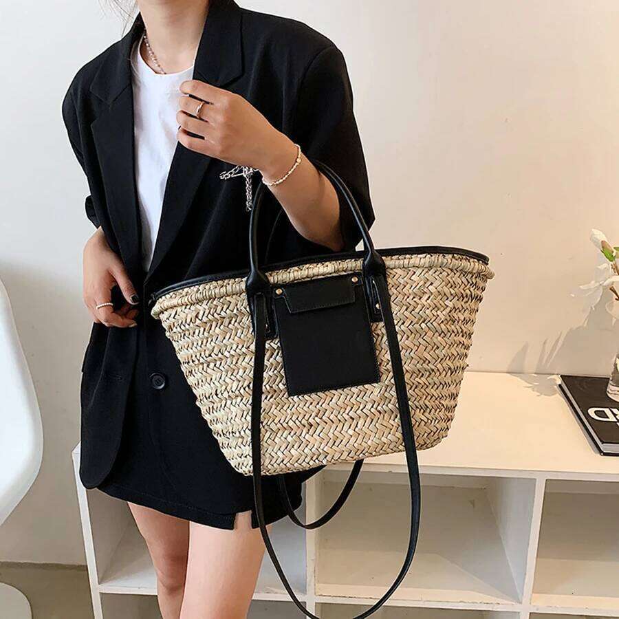 Cross Body New Ladies Straw Woven Shoulder Rattan Portable Ladies Summer Beach Messenger Shopping Bag Large Hollow Handbag