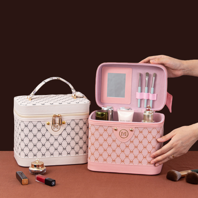 Free Shipping Designer's New Retro Oversized Capacity Women's Makeup Bag, Versatile Luxury Handbag, Fashionable Storage Box, Portable Wate