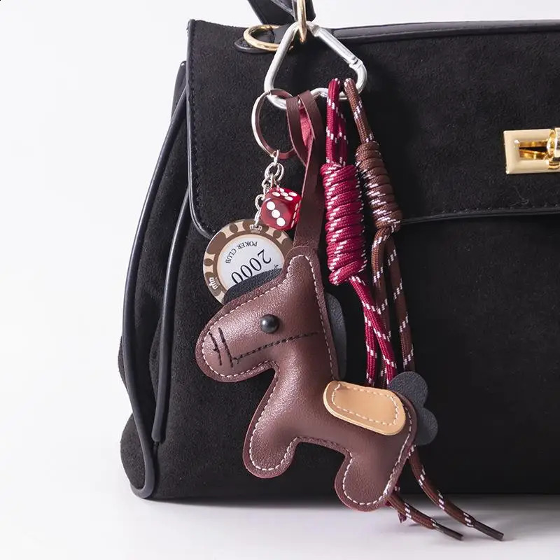 1 pièce en cuir porte-clés tressé Backpack Pendentif pour sac de téléphone Accessoires suspendus DIY DÉCORAGE 250815