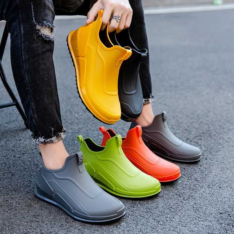 Boots de pluie à la cheville pour hommes Chaussures étanches à l'extérieur bottes de pluie pêche les chaussures en caoutchouc non glissées