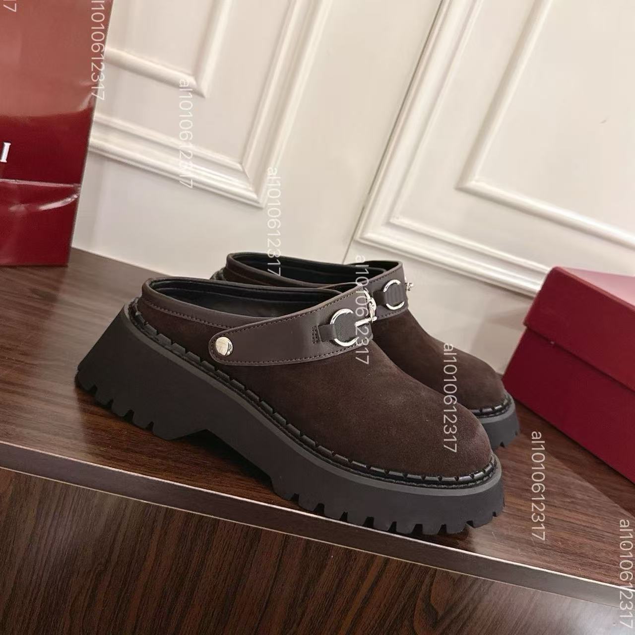 2025 Designer Daim Chaussures Célèbre Lettre Mule Mode Plat Femmes Plate-Forme Pantoufle De Luxe En Cuir Daim Laine Hommes Toile Baotou Pantoufle
