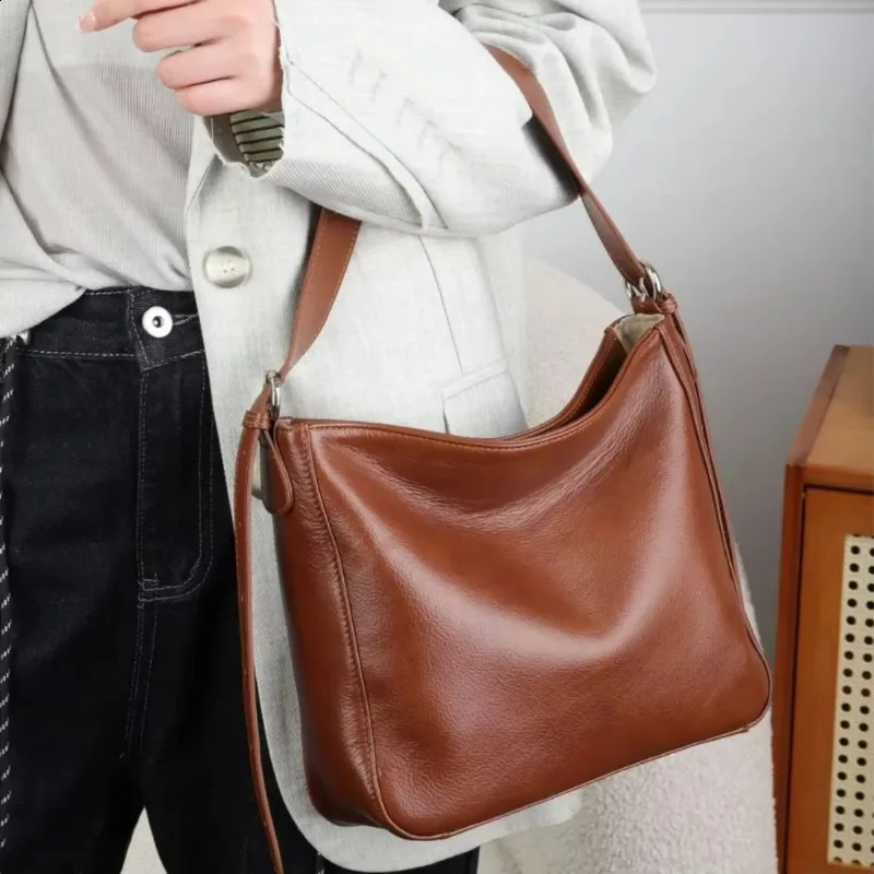 Natural Cow Leather Square Handbag Crossbody Bucket Style HighQuality Womens Shoulder Bag Practical Luxurious Hobo 250815