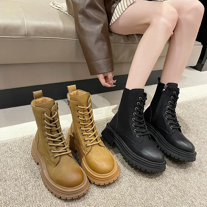 Style Fashion Bottes de confort à semelles épaisses pour femmes Versé les bottes courtes doublées en molleton pour les bottes plates de saison au