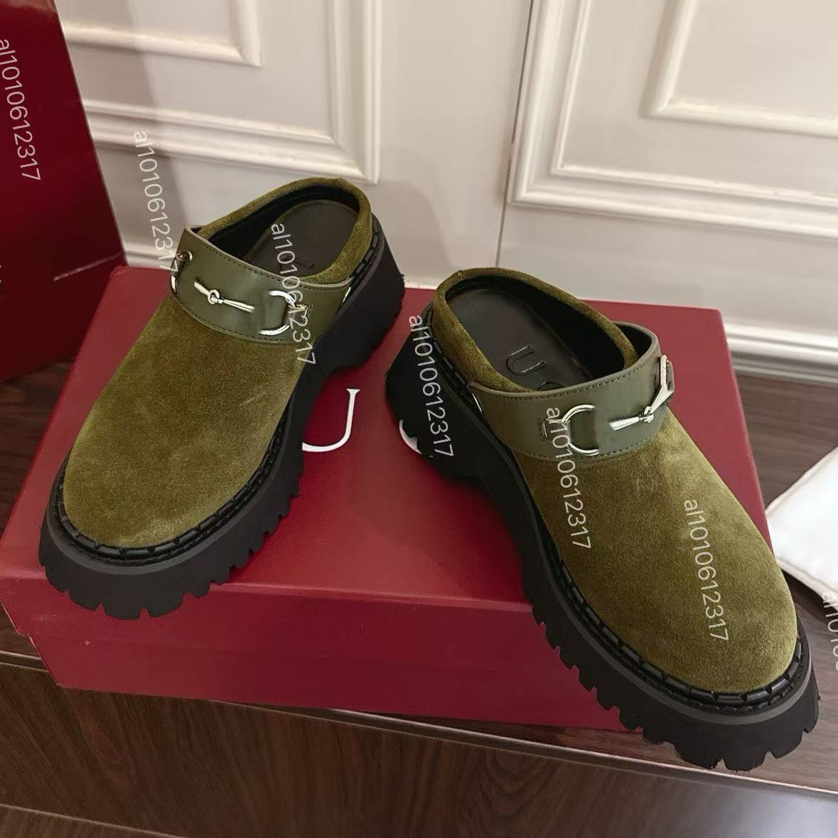 2025 Designer Slipper Flat Scuffs Sandals Calfskin Mules Cosy Clog Letter Printing Comfort Casual Shoes Platform Fashion Women Men Fluffy Shoes S
