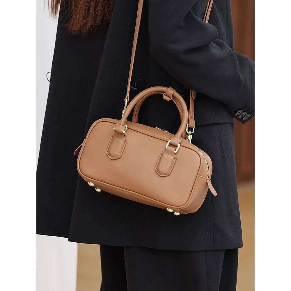 Designer Luxury Leather Work Small Crossbody Bag For Women Modern Neutral Sle Pure Color Commute Handbag Soft Handle Single Oulder Strap