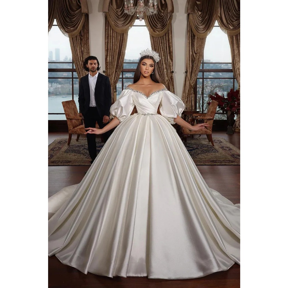 Gothic Victorian Black Wedding Dress Velvet Long Sleeves Tiers Skirt Long Vintage Bridal Gowns Lace Appliques Corset Winter Bustle Bride Dresses