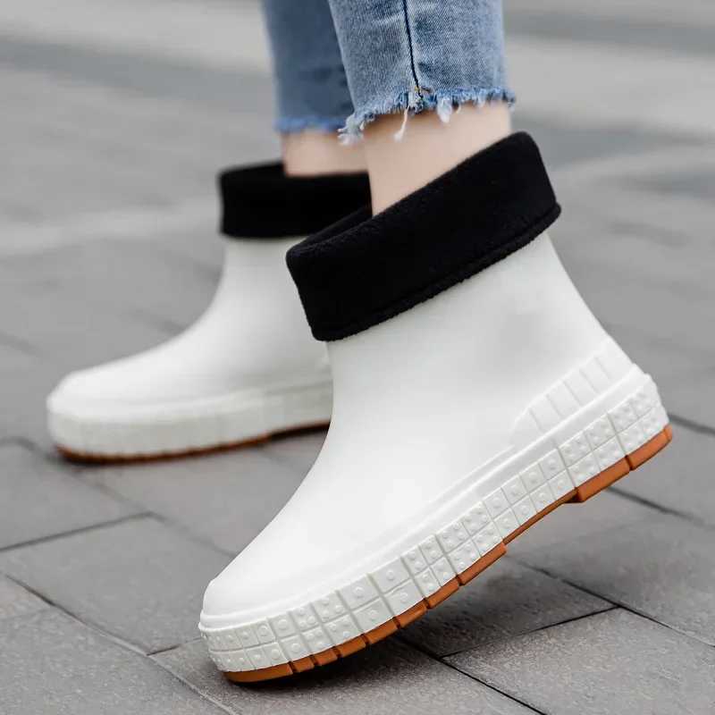 Femme Chaussures de pluie Boots en caoutchouc étanches dames décontractées non glissa Flats Pluie Botte de jardin isolé GALOSHES 2024 XJ250818