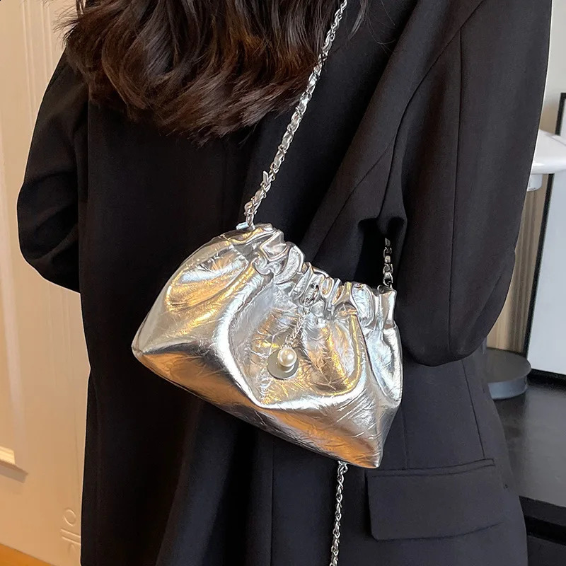 Women Chain Bag Fashion Y2K Messenger Bags Small Drawstring Bucket cloud bag High Sense Shoulder 250815