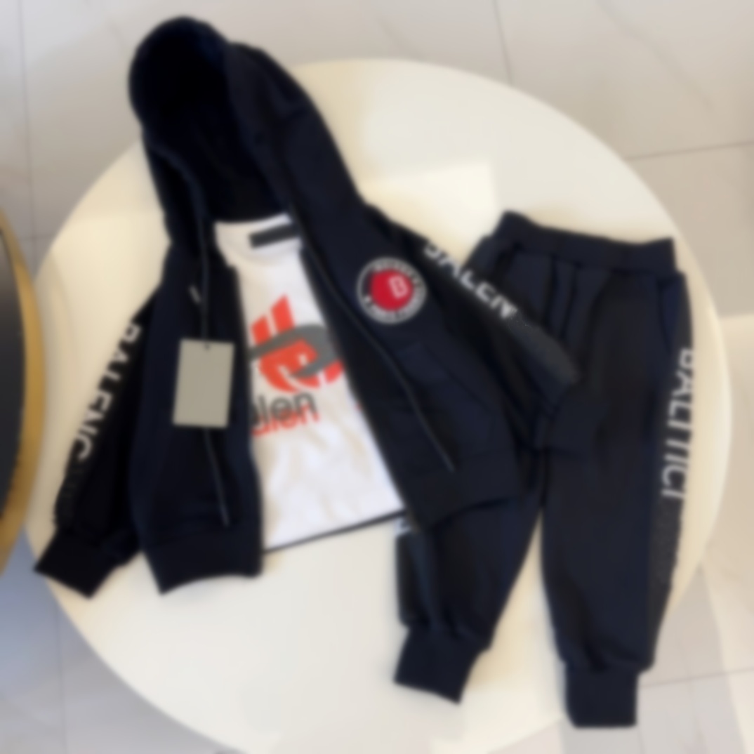 2026 baby designer clothes luxury brand kid tracksuit hooded kid hood hoodies sets toddler three pieces set fashion Christmas birthdays parties scho